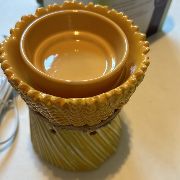 Scentsy Grateful Harvest Premium Wax Warmer - Picture 8 of 14